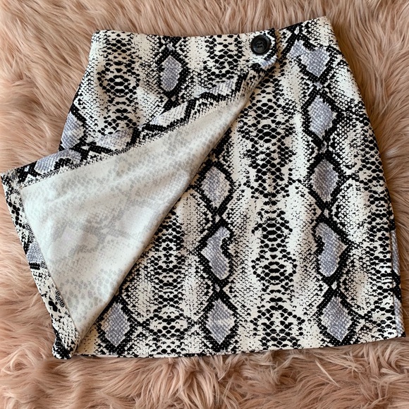 SHEIN Snake Print Skirt - Picture 2 of 5